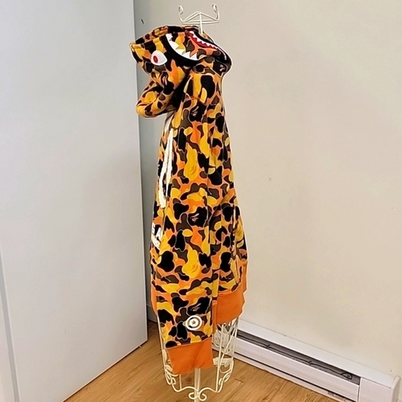 Authentic Bape X XO The Weekend - Picture 5 of 10